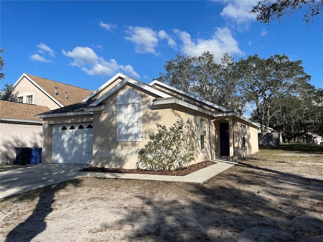 view of front facade featuring a garage