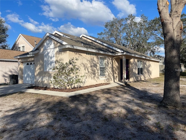 view of front facade with a garage