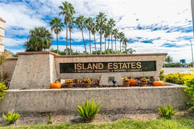 view of community / neighborhood sign