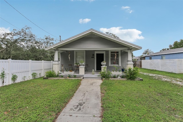 view of front of home featuring a front lawn and covered porch