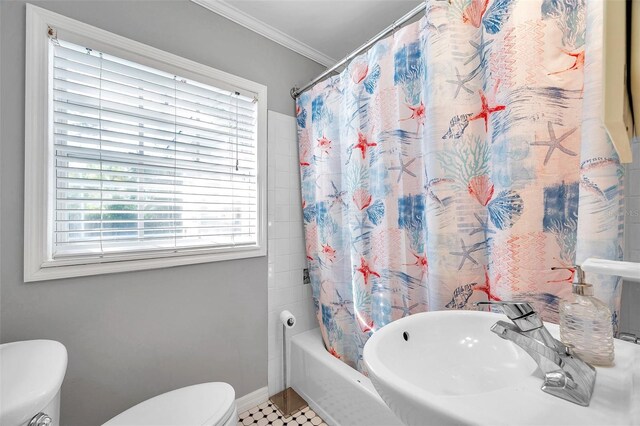 full bathroom with toilet, tile patterned flooring, sink, crown molding, and shower / tub combo with curtain