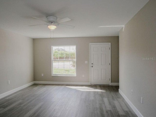 empty room featuring light hardwood / wood-style floors and ceiling fan