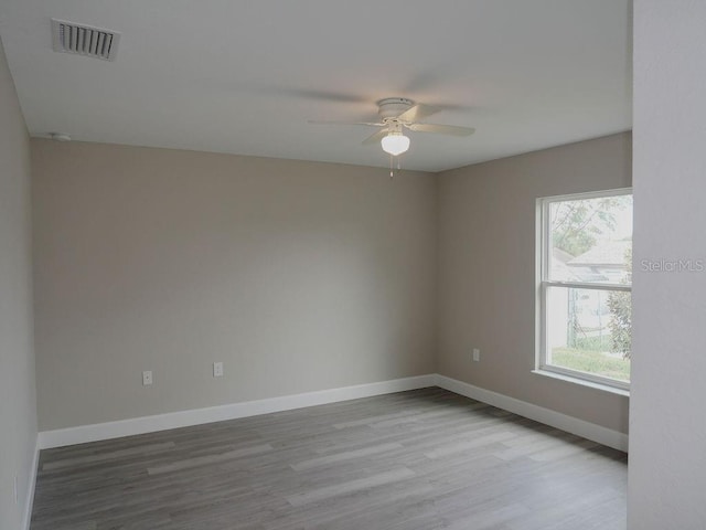 unfurnished room featuring light wood-type flooring and ceiling fan