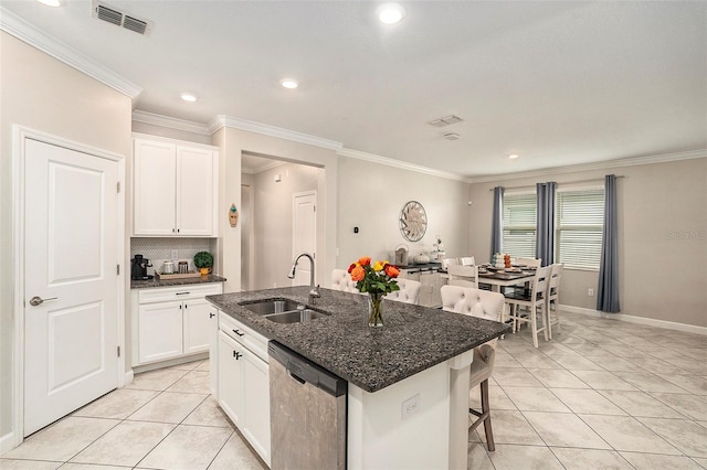 kitchen with a center island with sink, dishwasher, sink, and white cabinets