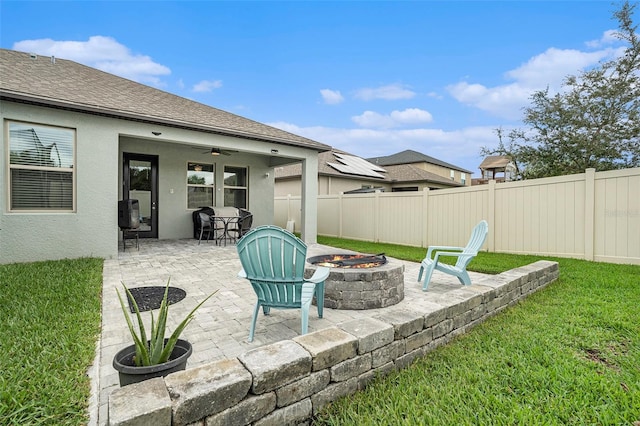 view of patio featuring ceiling fan and an outdoor fire pit