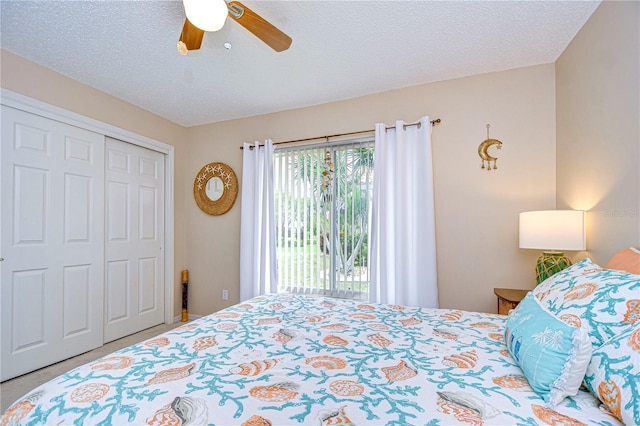 bedroom with a closet, a textured ceiling, and ceiling fan