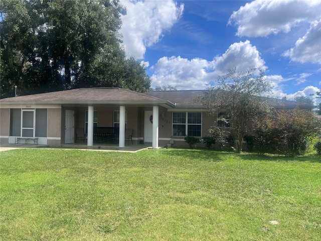 single story home featuring a front lawn