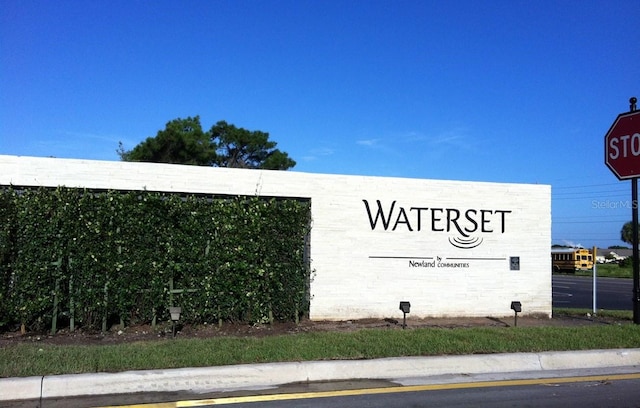 view of community / neighborhood sign