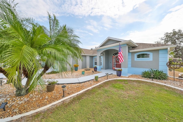 view of front facade with a front yard