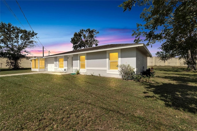 single story home featuring a lawn