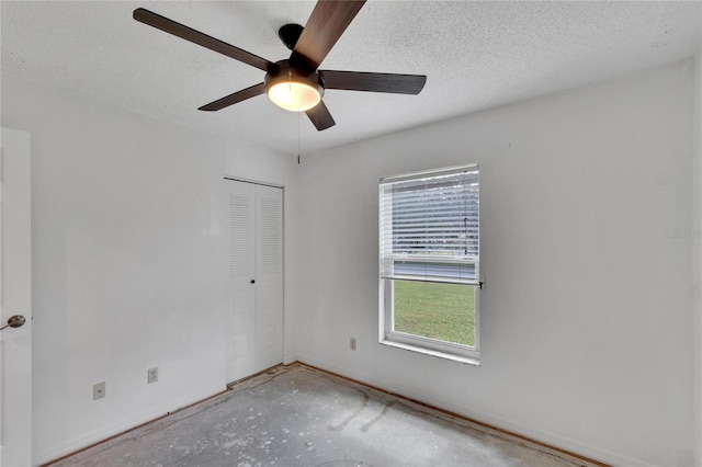 spare room featuring ceiling fan and a textured ceiling