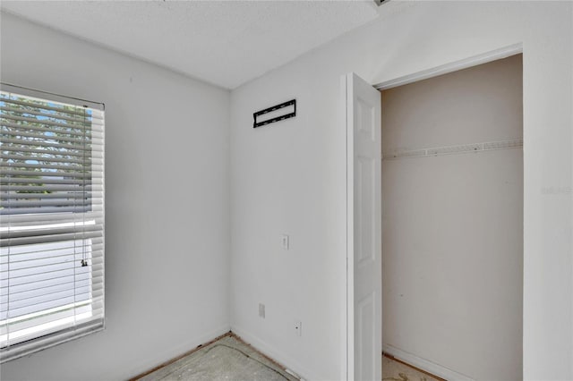 unfurnished bedroom featuring a textured ceiling