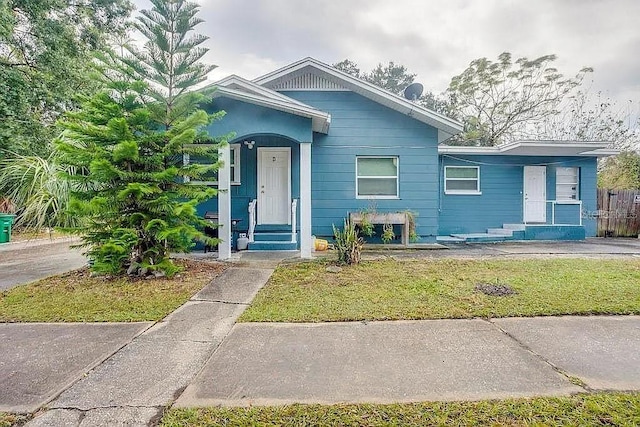 bungalow-style house with a front lawn