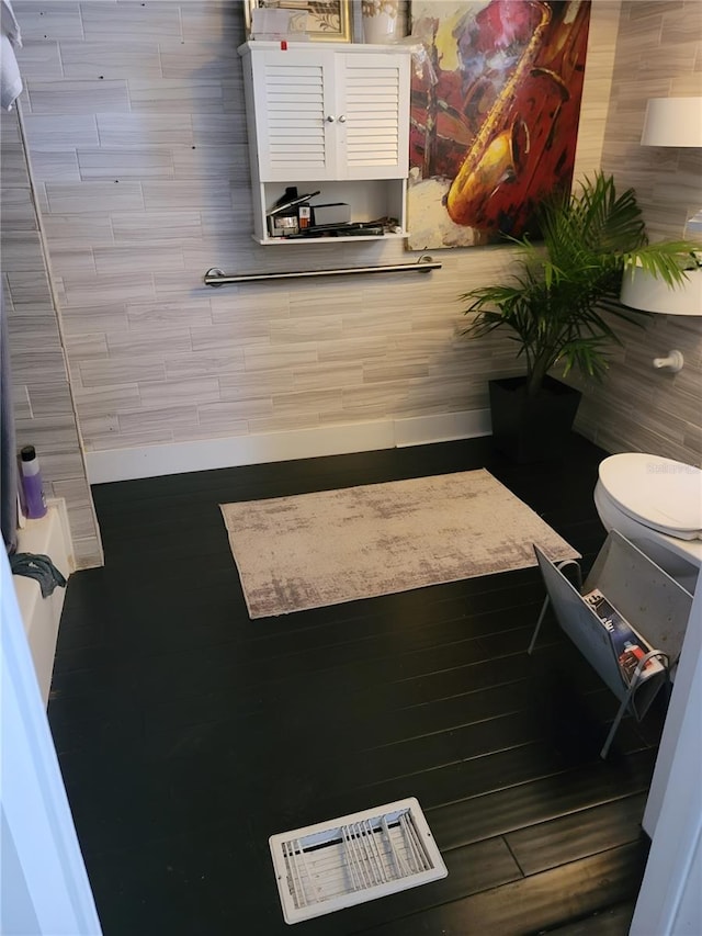 bathroom featuring toilet