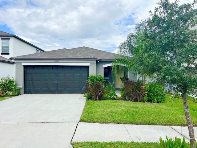 view of front of house featuring a front yard and a garage