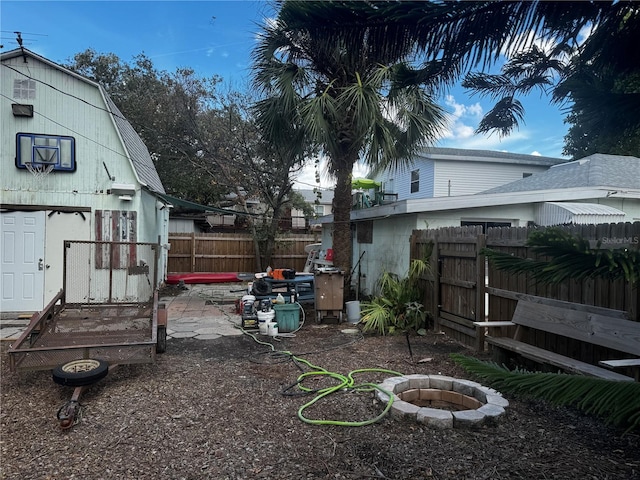 view of yard featuring an outdoor fire pit