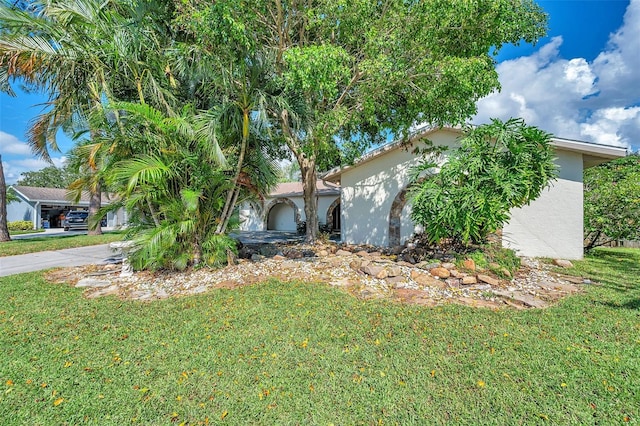 view of front of house featuring a garage and a front lawn