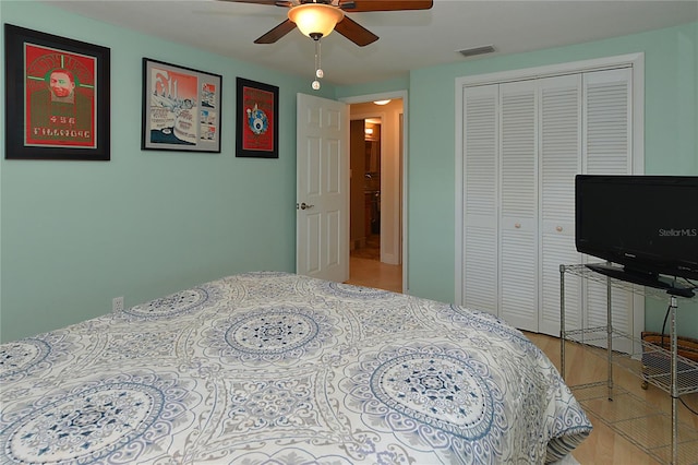 bedroom with light wood-type flooring, a closet, and ceiling fan