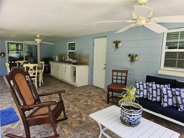 4810 N Galloway Rd, Lakeland, FL 33810 - living room featuring a ceiling fan