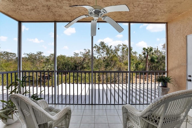 sunroom featuring ceiling fan