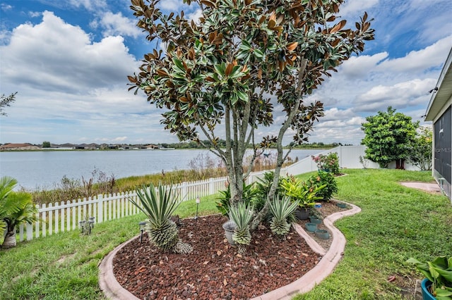 view of yard featuring a water view