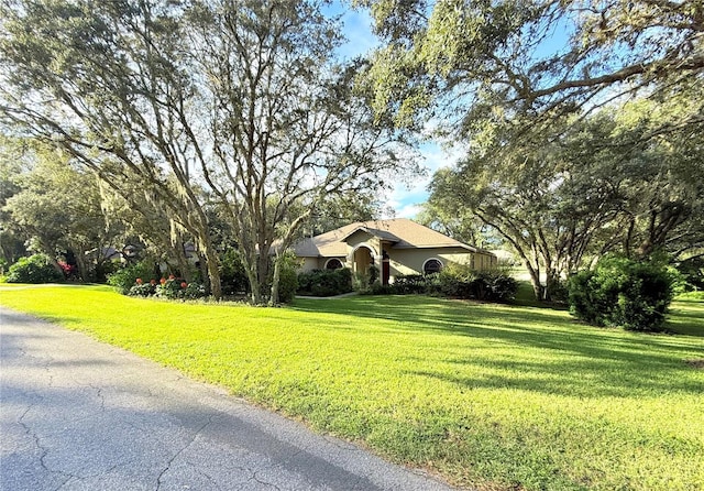 single story home with a front lawn