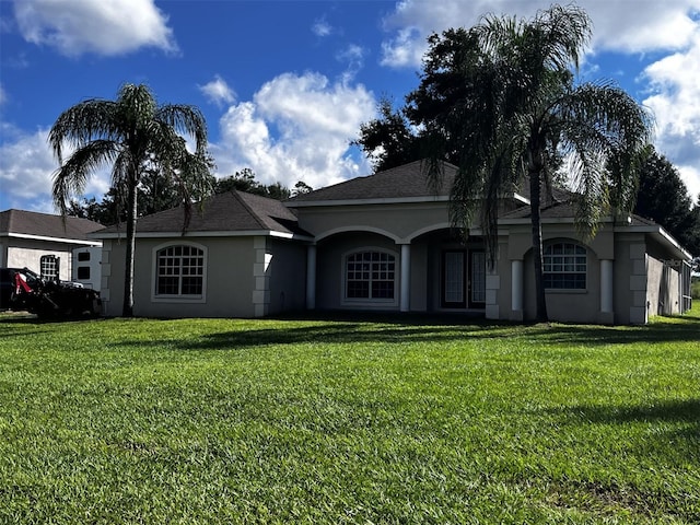 ranch-style house featuring a front yard