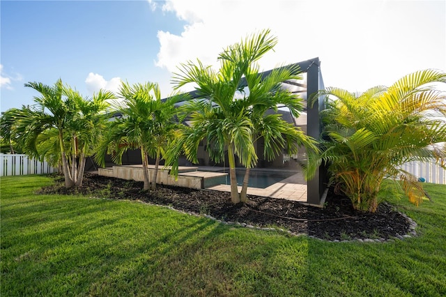 view of yard featuring a fenced in pool