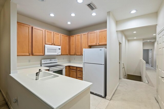 7219 Hamilton Rd Unit 7219, Bradenton, FL 34209 - kitchen with recessed lighting, visible vents, a sink, white appliances, and a peninsula