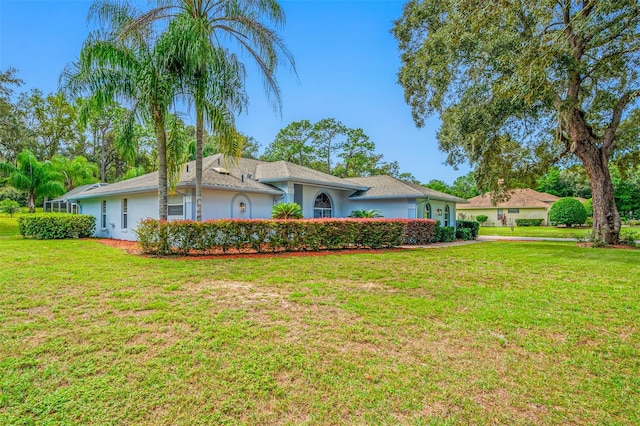 ranch-style house featuring a front yard