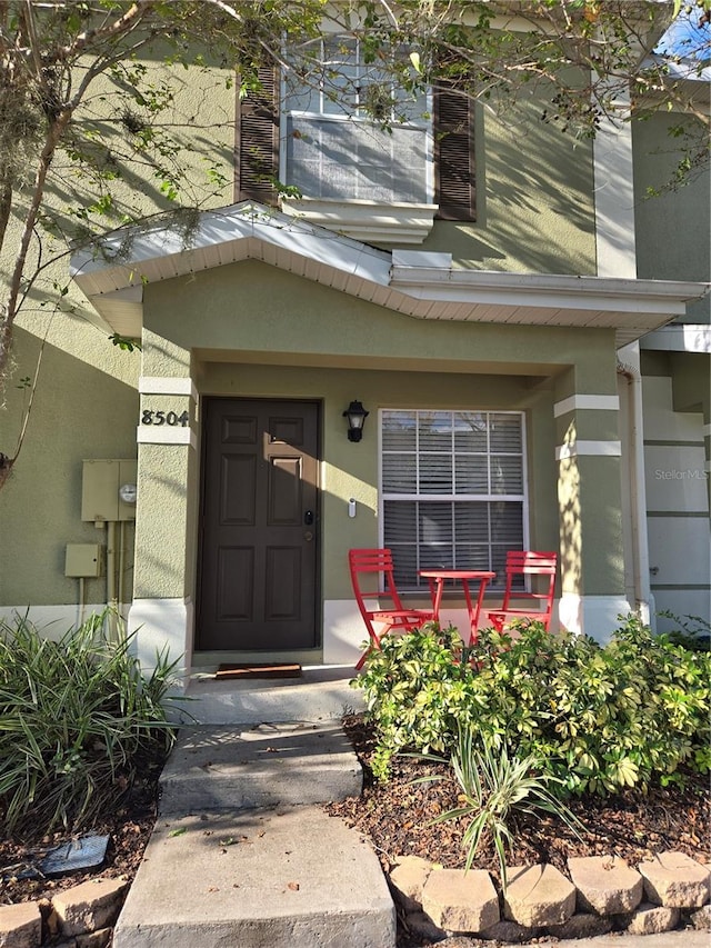 doorway to property with covered porch