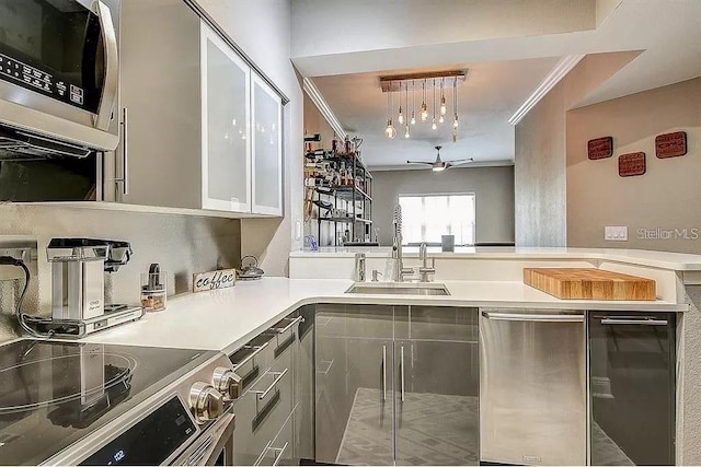 kitchen with stainless steel appliances, ceiling fan, crown molding, sink, and white cabinetry