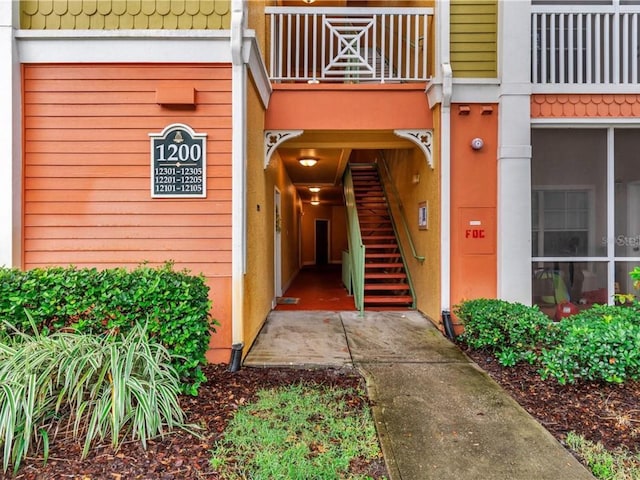 entrance to property featuring a balcony