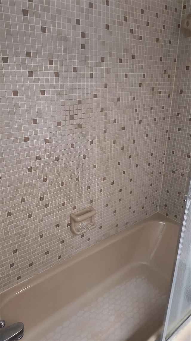 bathroom featuring shower / bathtub combination