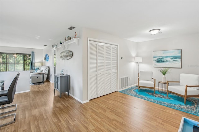 sitting room with light hardwood / wood-style floors