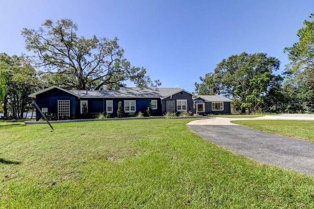 ranch-style house with a front yard