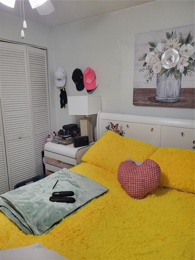 bedroom with ceiling fan and a closet