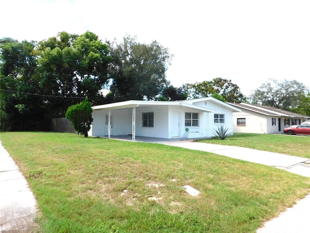 ranch-style house featuring a front yard