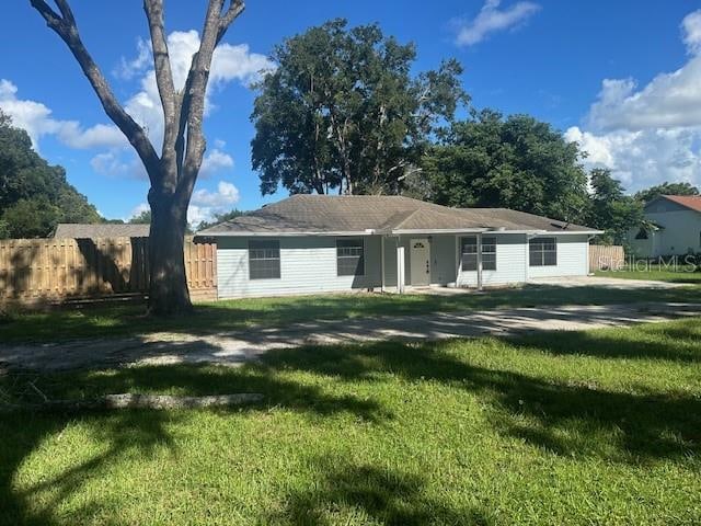 view of front of property with a front yard