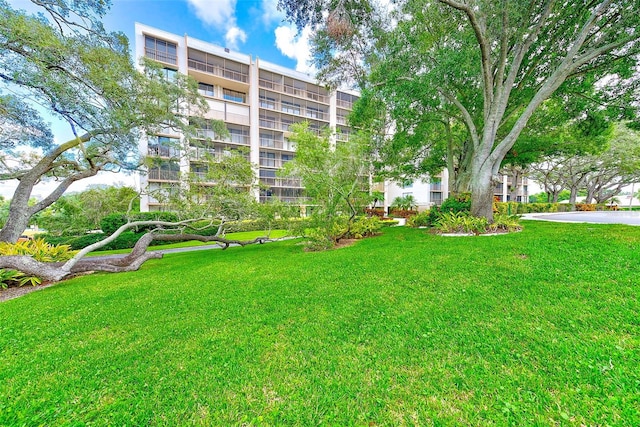 220 Belleview Blvd Unit 802, Belleair, FL 33756 - view of community featuring a yard