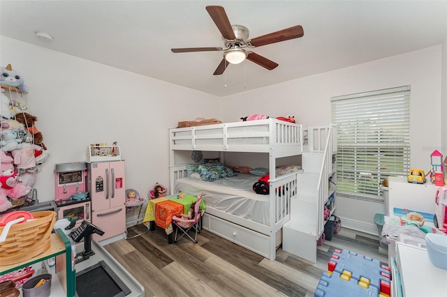 bedroom featuring light hardwood / wood-style floors and ceiling fan