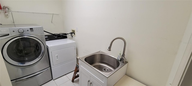 laundry area with cabinets, sink, and washing machine and clothes dryer