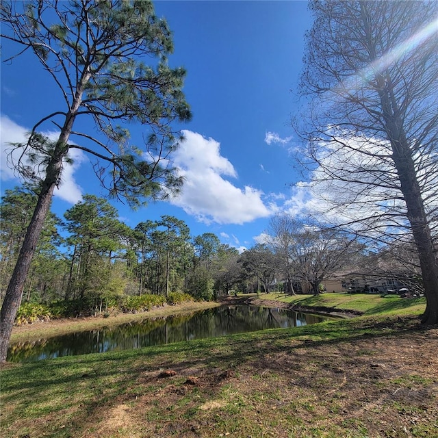 view of yard featuring a water view