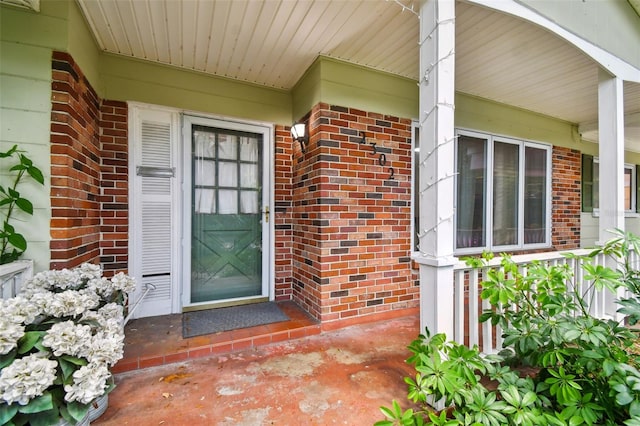 property entrance featuring covered porch