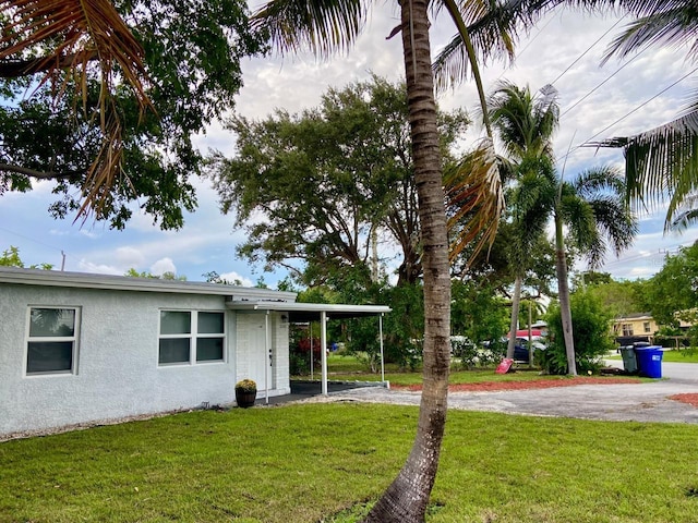 view of yard featuring a carport