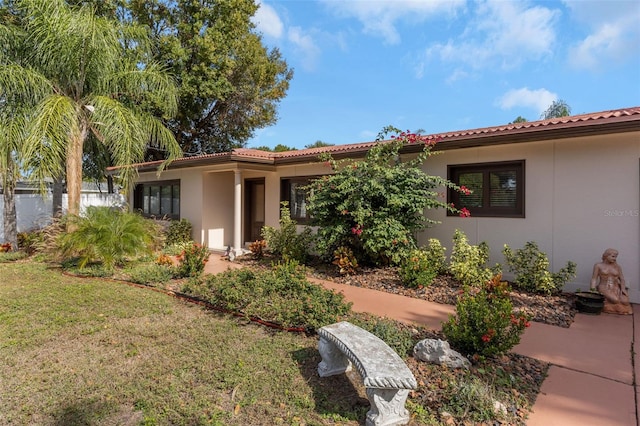 view of front of house with a front lawn