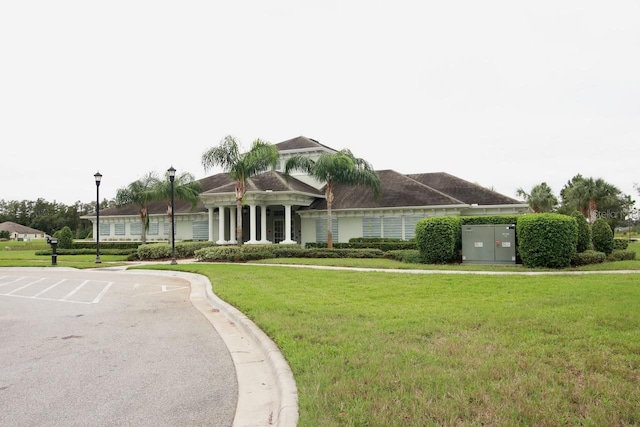 single story home featuring a front yard