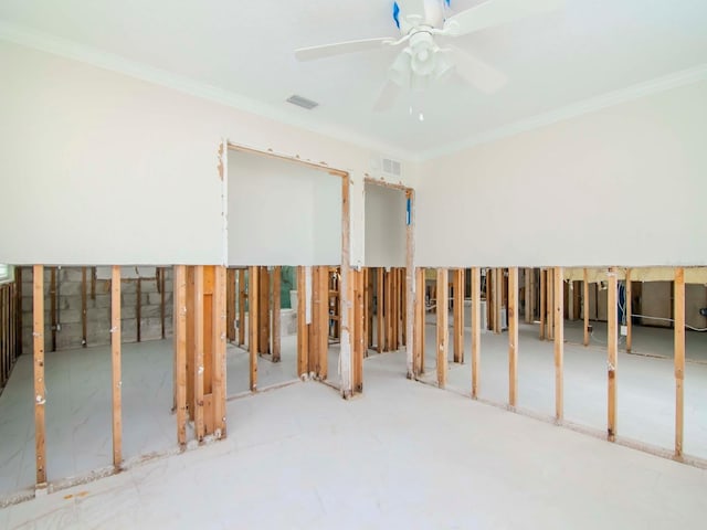 misc room featuring visible vents, ceiling fan, and crown molding