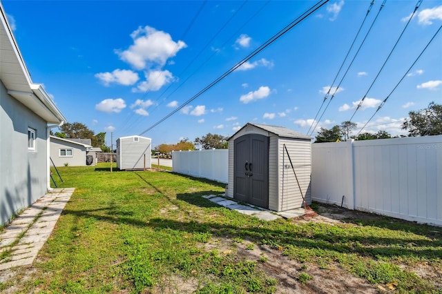 view of yard with a storage shed