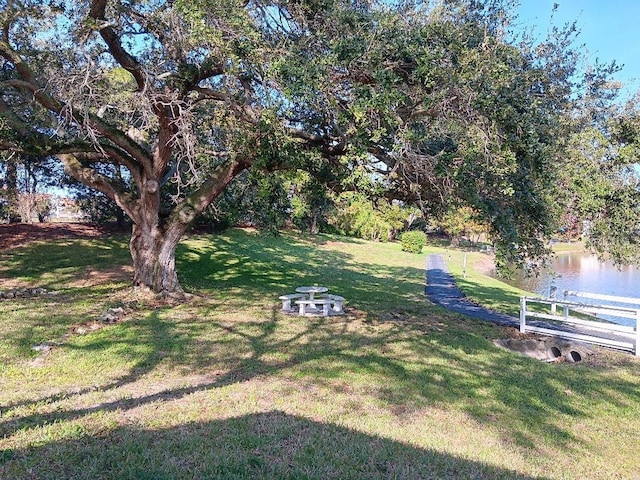 view of yard featuring a water view